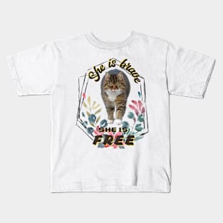 She is Brave. She is Free - Cat - Pet lover Kids T-Shirt